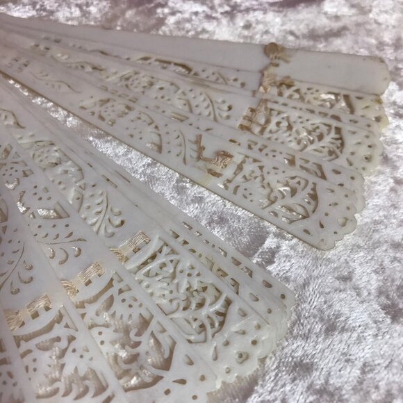 Vintage Intricate Fan Made in Hong Kong * Trees Birds Nature Scene Retro Tassel - Picture 6 of 10